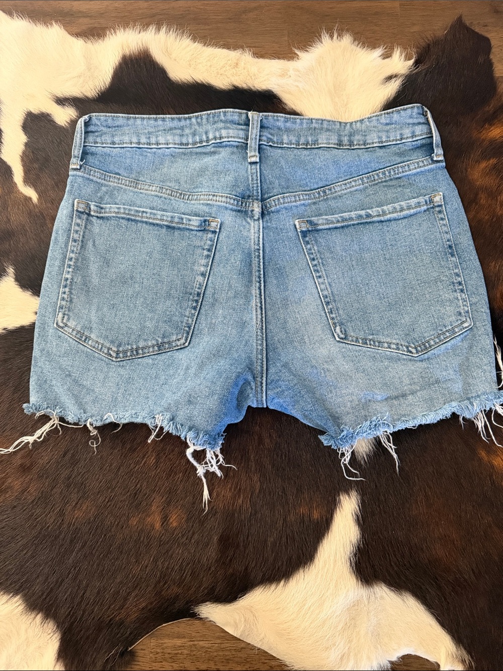 Old Navy Light Blue Distressed Denim Cutoff Shorts - Picture 4 of 4